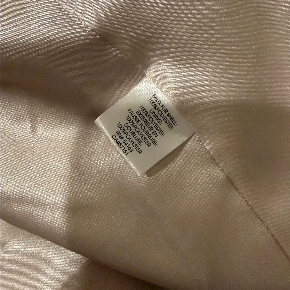 Calvin Klein
Faux Fur Teddy Coat Size Medium - Picture 5 of 7